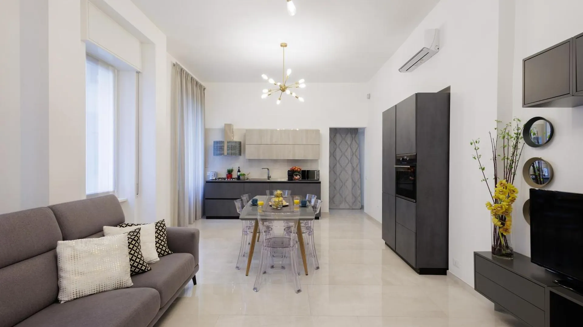 Genoa Lux Apartments With Parking Italy
