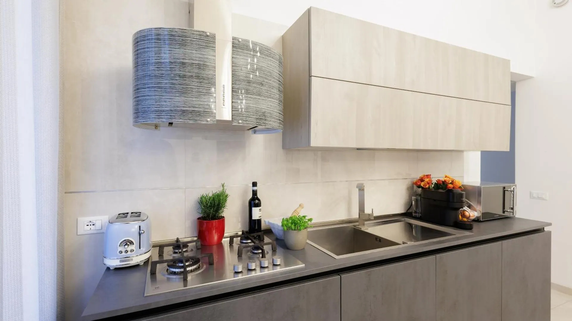 Genoa Lux Apartments With Parking Italy
