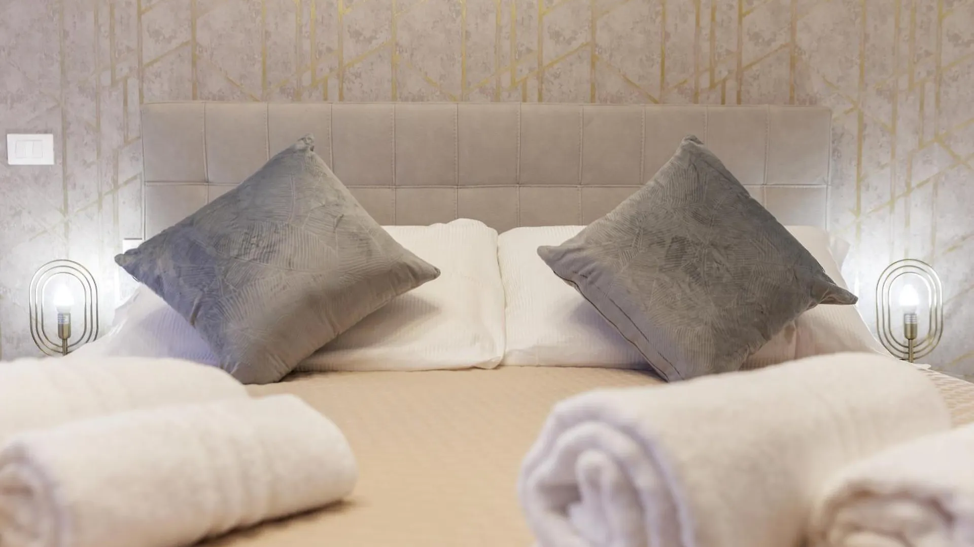 Genoa Lux Apartments With Parking Italy