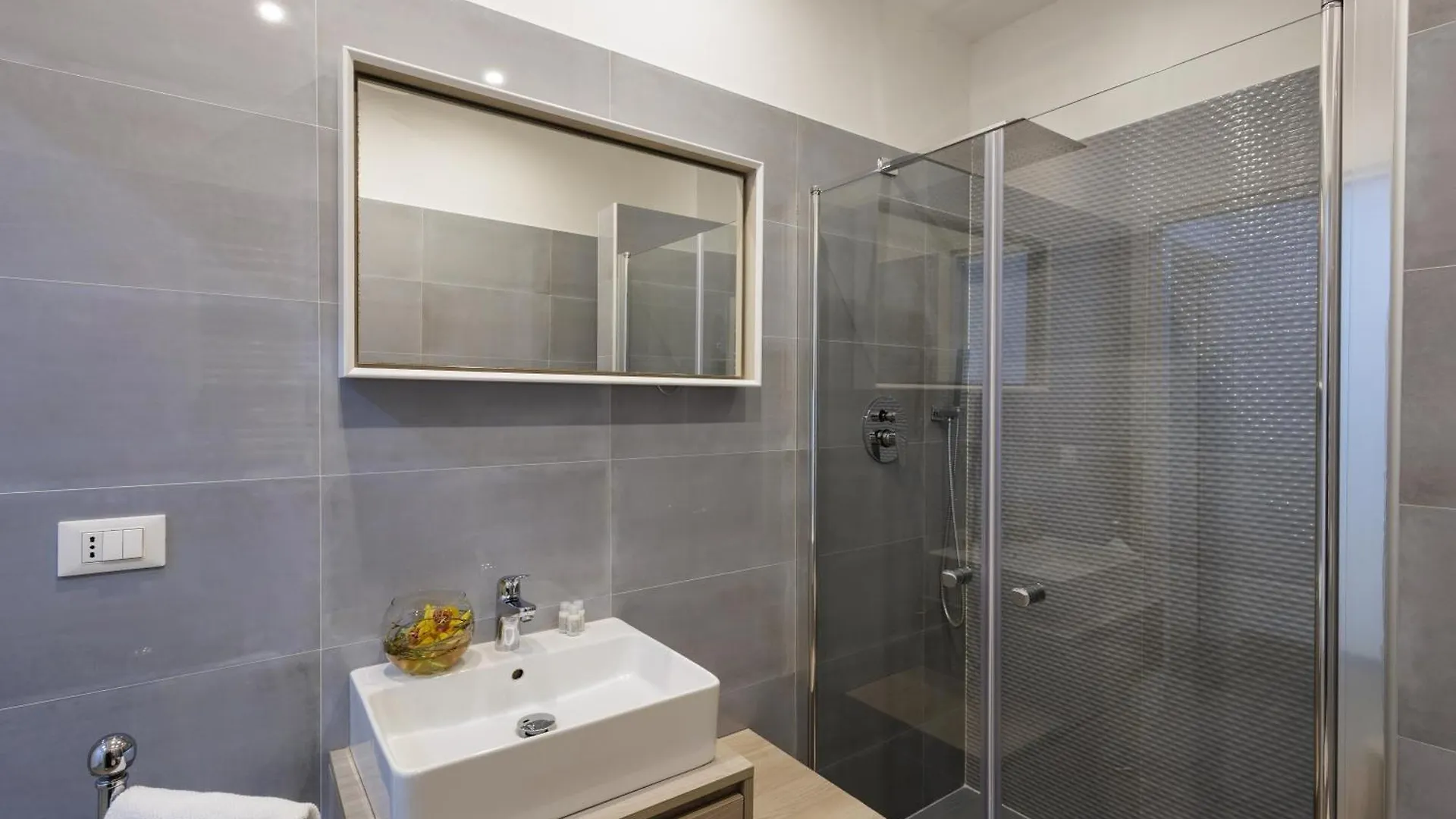Genoa Lux Apartments With Parking Italy